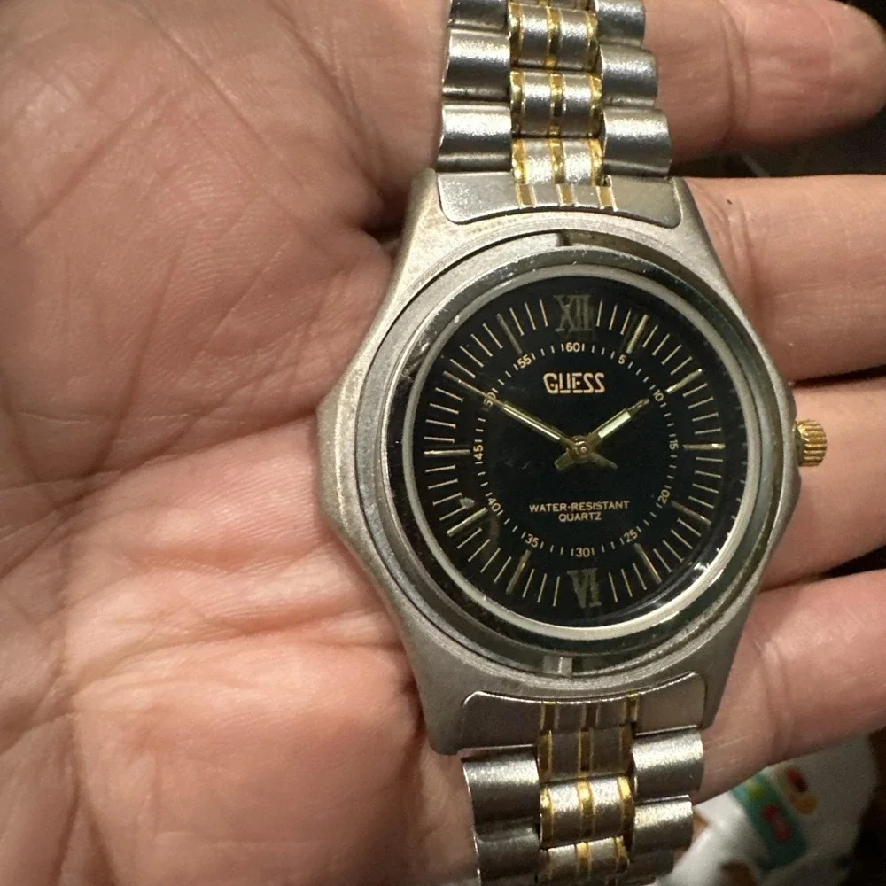 Working Vintage‎ 1980s Guess unisex Watch Two Tone Steel Quartz 42mm Fit 7.5in - Picture 3 of 10